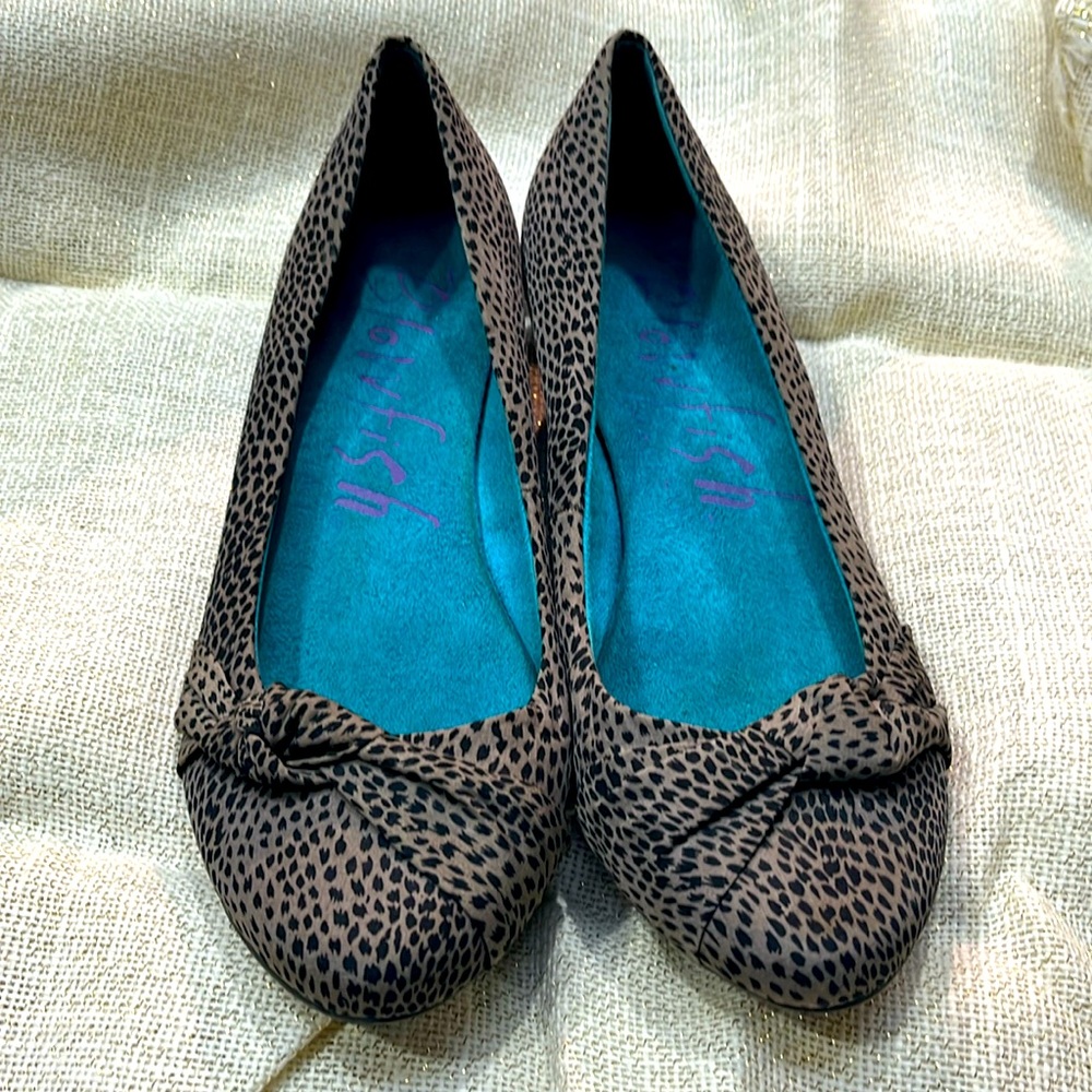 Blowfish women’s slip ons. Taupe & black pattern. WOMEN’S US SIZE 10.